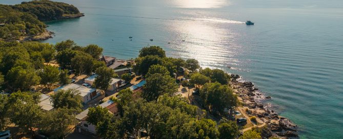 Parcela za kampiranje u Glavotok Premium Green Campu na otoku Krku
